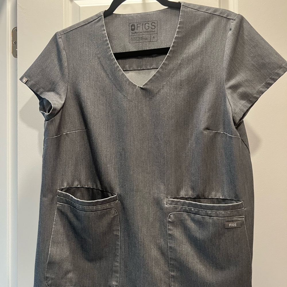 FIGS Gray Scrub Set